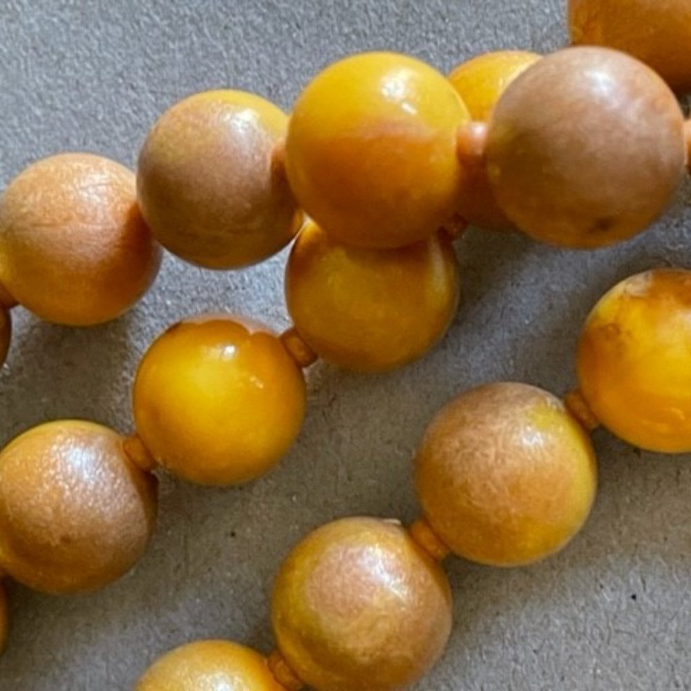 Aarika Kapoor Vintage 2 Tone Yellow and Natural Wood Swirl Beads Spring Clasp